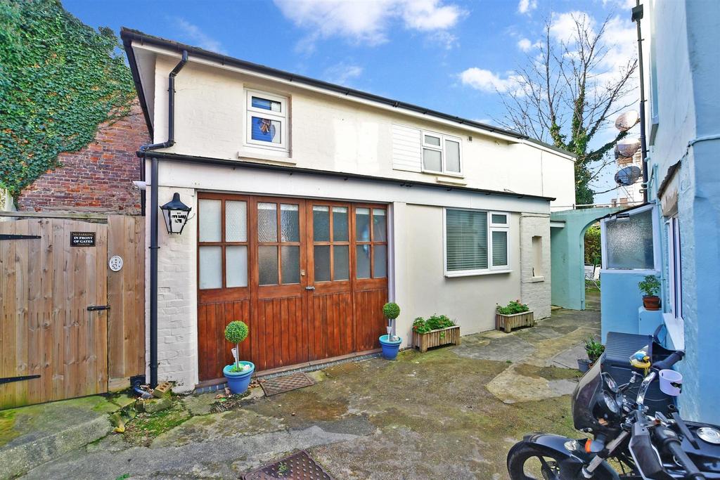 The Strand, Ryde, Isle of Wight 3 bed semidetached house £250,000