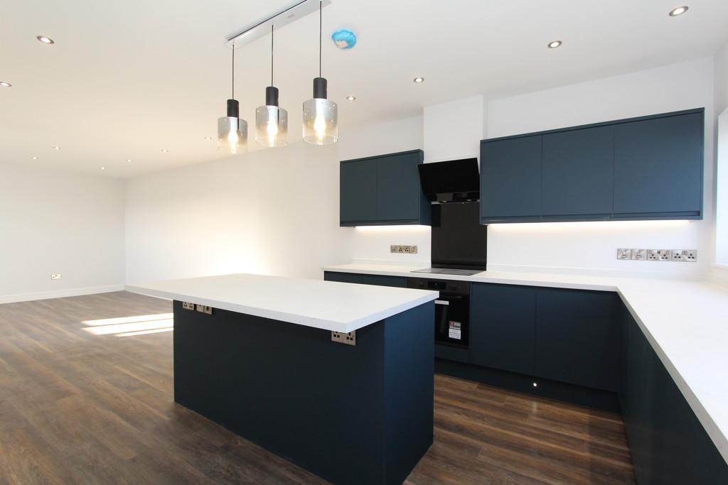 Housley Manor, Housley Lane, Chapeltown 3 bed townhouse £1,195 pcm (£