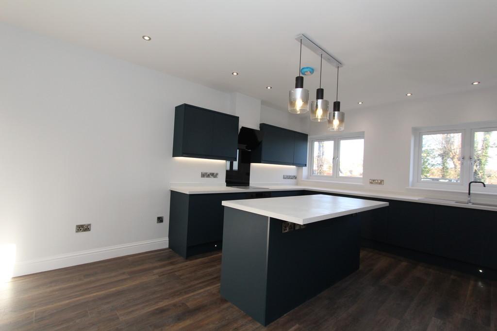 Housley Manor, Housley Lane, Chapeltown 3 bed townhouse £1,195 pcm (£