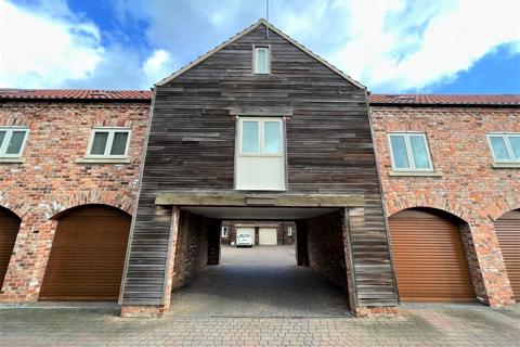 3 bedroom barn conversion for sale - The Courtyard, Preston Lane,