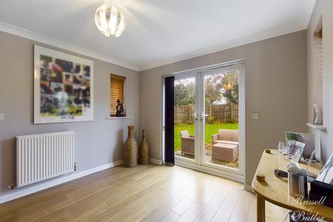 18 Aris Way, Buckingham, MK18 1FX