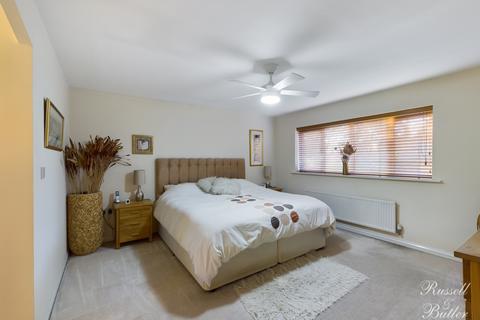 18 Aris Way, Buckingham, MK18 1FX