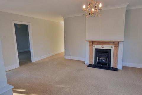 4 bedroom detached house to rent, Belmore Road, Lymington SO41