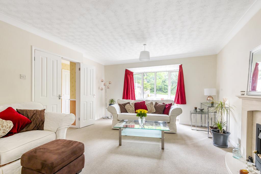 Swallow Rise, Knaphill, Woking, GU21 4 bed detached house £700,000