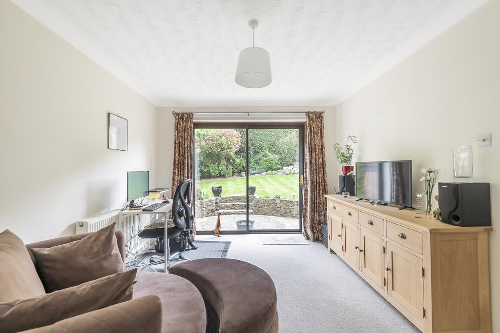 Swallow Rise, Knaphill, Woking, GU21 4 bed detached house £700,000