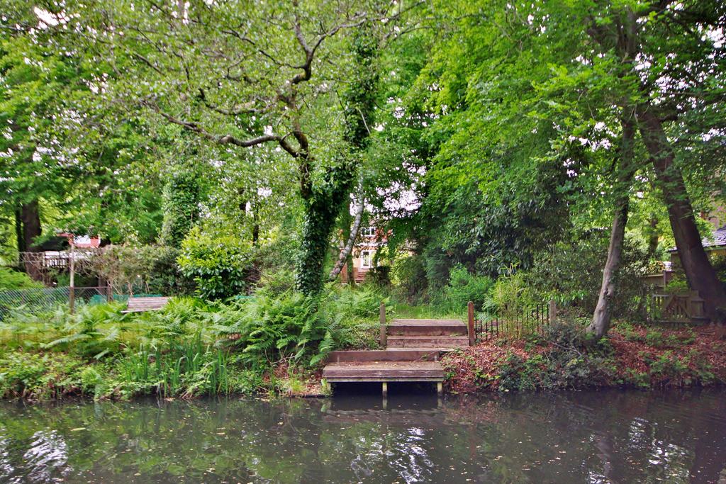 Hermitage Woods Crescent, St. John's... 2 bed semidetached house £