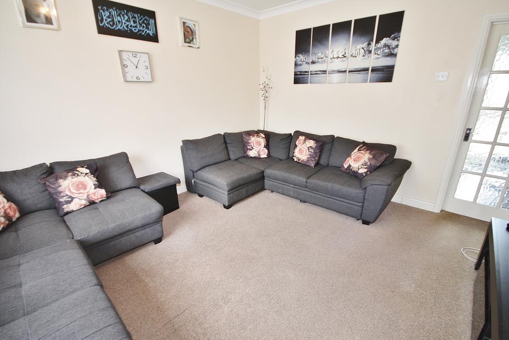 Lambourne Crescent, Sheerwater, Woking, Surrey, GU21 3 bed terraced