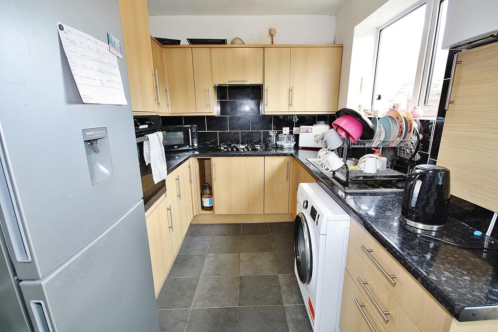 Lambourne Crescent, Sheerwater, Woking, Surrey, GU21 3 bed terraced