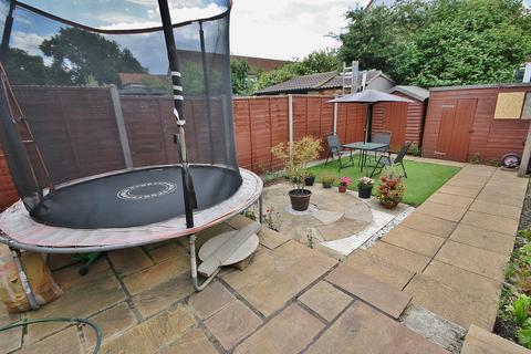 25 Lambourne Crescent, Woking, GU21 5RG
