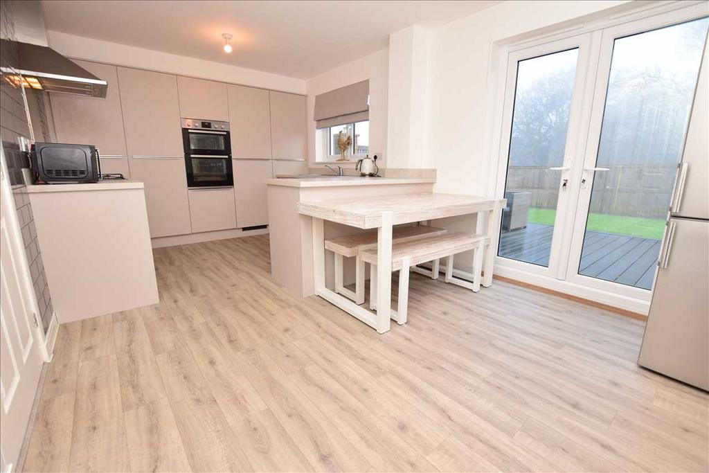 Kitchen / Dining