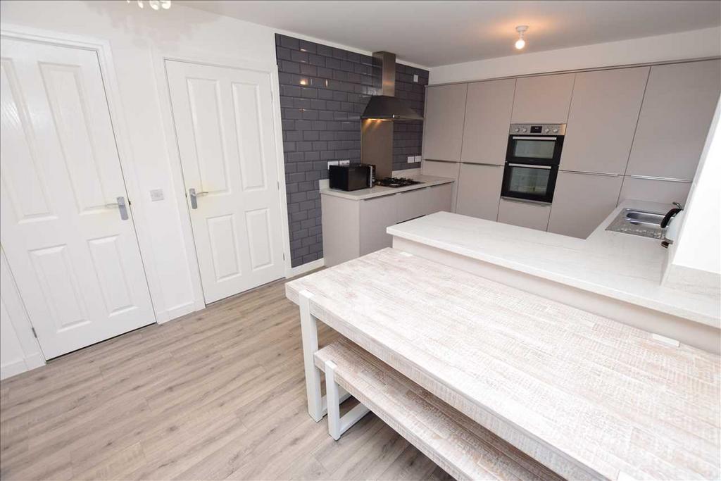 Kitchen / Dining