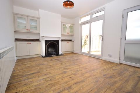 3 bedroom terraced house to rent - The Green, Wennington, RM13