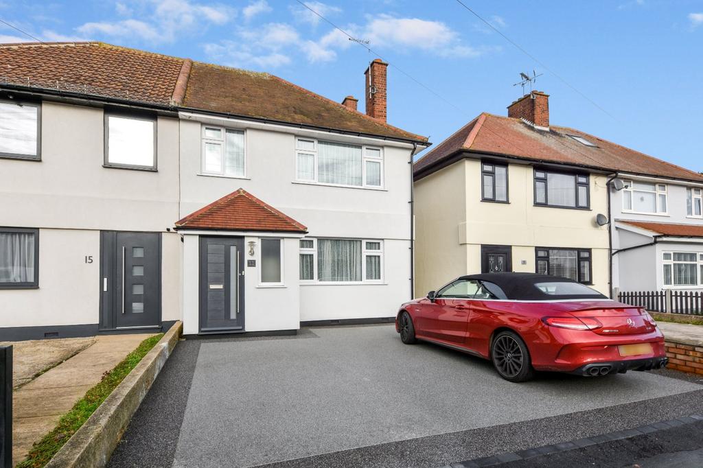 Caulfield Road, Shoeburyness... 3 bed semidetached house £375,000