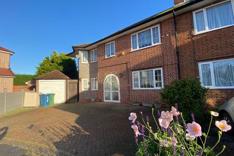 5 bedroom semi-detached house for sale - Frobisher Close, Pinner HA5