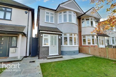 17 Johns Terrace, Romford, RM3 0AW
