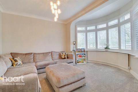 17 Johns Terrace, Romford, RM3 0AW