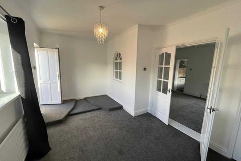 3 bedroom terraced house to rent - Dukes Crescent, New Edlington