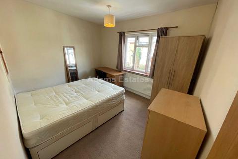 3 bedroom terraced house to rent, Foxhill Road, Reading