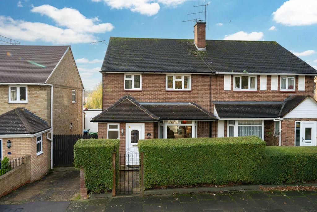 New Park Drive, Adeyfield 3 bed semidetached house for sale £475,000