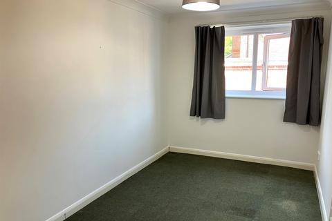 1 bedroom flat to rent, St. Christophers Close, Chichester, PO19