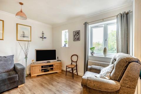 2 bedroom flat for sale - Lawrence Crescent, Caerwent