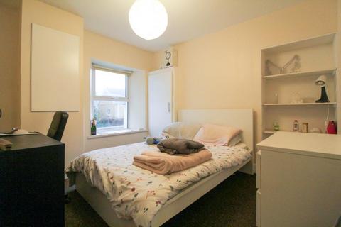 4 bedroom terraced house to rent, Room 1, 28 Bryn-y-mor Road Brynmill Swansea
