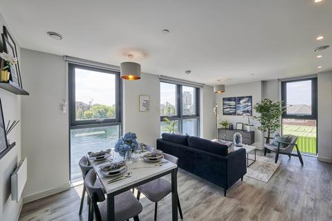 2 bedroom flat to rent - Duet, The Quay Loop Road Harbour City M50