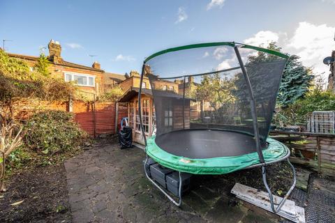 31 Perth Road, London, E10 7PA
