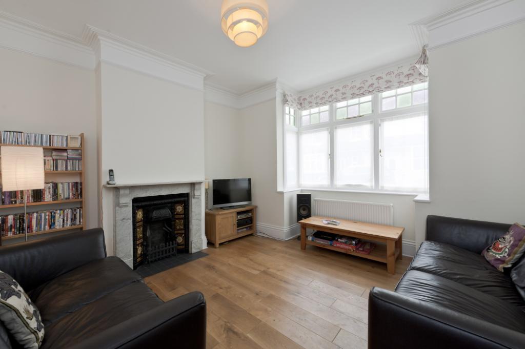 Elmgrove Road, Weybridge, KT13 5 bed semidetached house to rent £3,600 pcm (£831 pw)