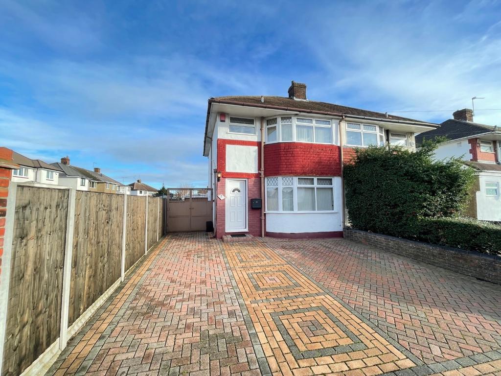 Elmore Road, Luton 3 bed semidetached house £335,000