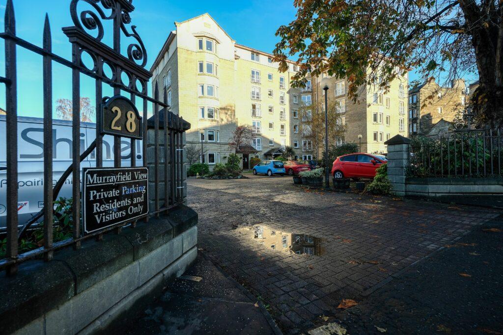 28/16 Roseburn Place, EDINBURGH, EH12 5NX 1 bed retirement property for