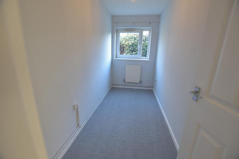 2 bedroom flat to rent, Shaw Gardens, Stafford, ST17