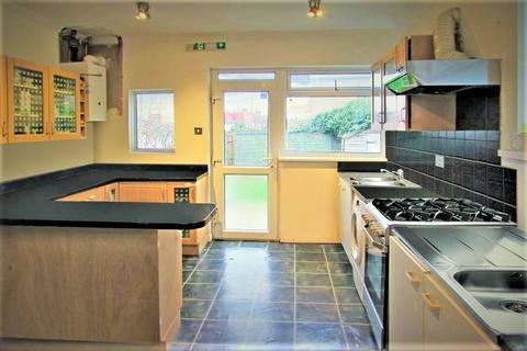 4 bedroom semi-detached house for sale - Locket Road, Harrow Wealdstone, HA3 7NE
