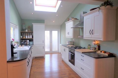 undefined, Regina Crescent, Victoria Avenue, Hull, HU5 3EA