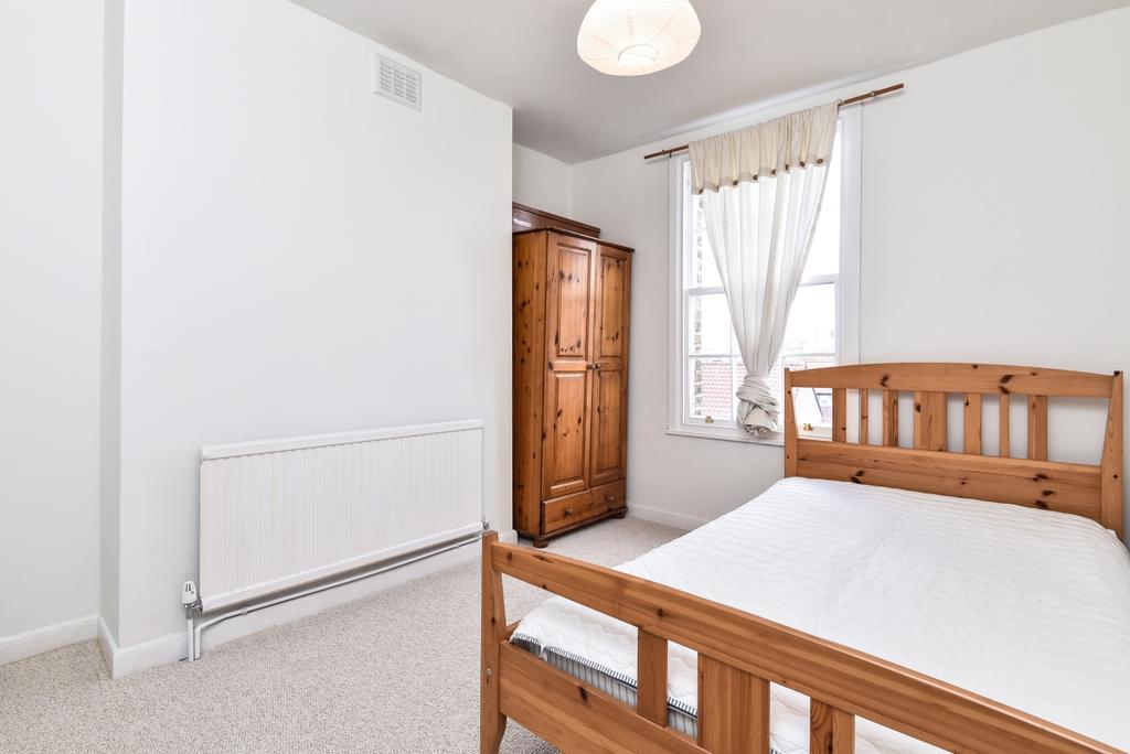 Clifton Crescent London SE15 2 bed apartment £1,750 pcm (£404 pw)