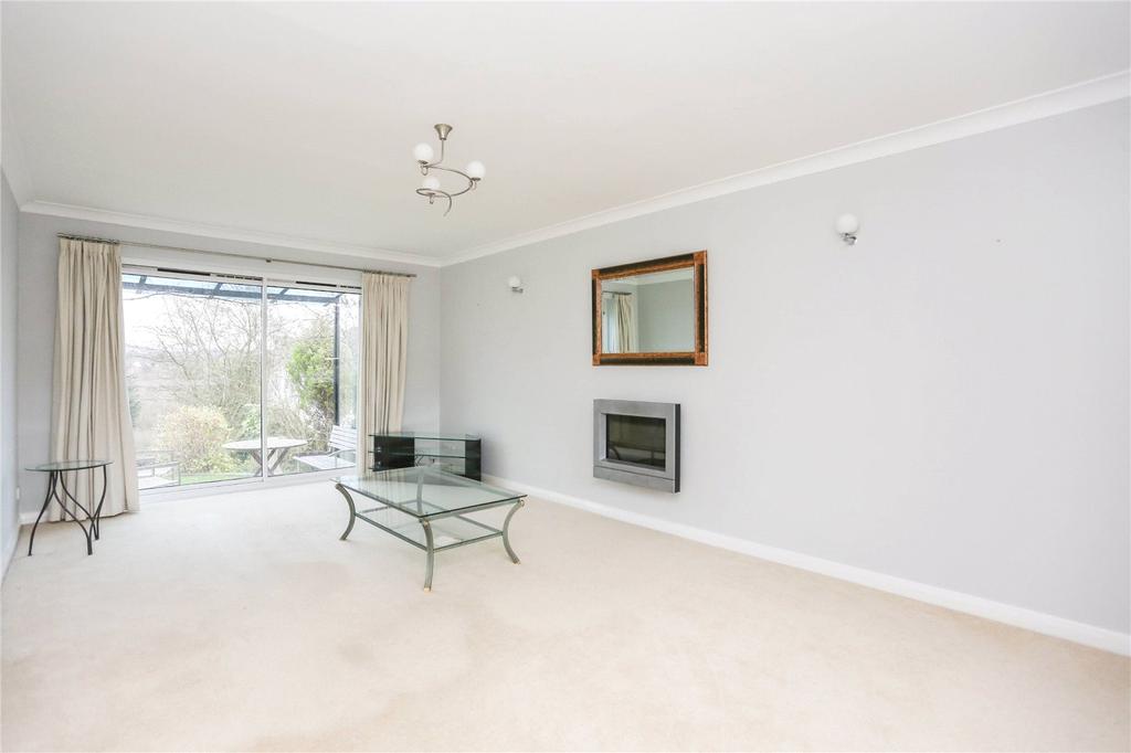 Fernwood, Marple Bridge, Cheshire, SK6 4 bed detached house £2,000