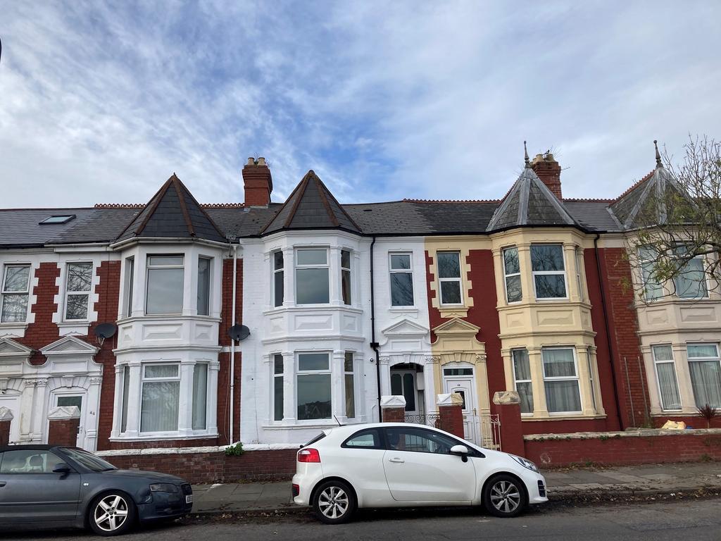 Broad Street, Barry, The Vale Of... 2 bed flat £900 pcm (£208 pw)