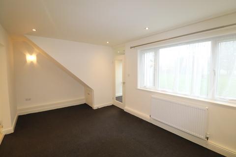 2 bedroom semi-detached house to rent, Greenside, Northampton NN3