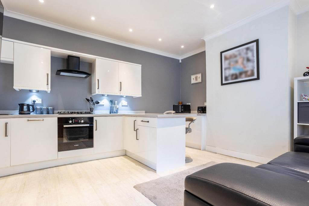 Netheroyd Hill Road, Cowcliffe, HD2 2LX 2 bed terraced house £125,000