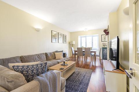 2 bedroom flat for sale - St. Benedicts Close, London