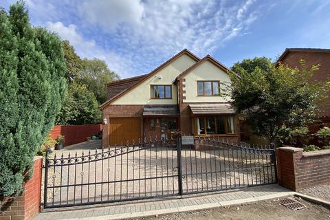 5 bedroom detached house for sale - Woodlands Avenue, Clydach, Swansea, City And County of Swansea.