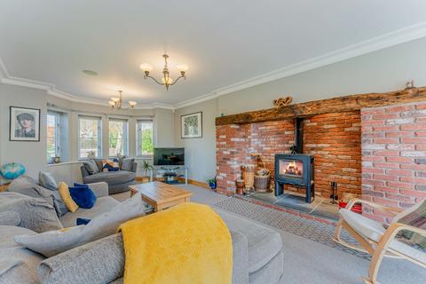 5 bedroom detached house for sale - Morda Close, Oswestry, Shropshire, SY11
