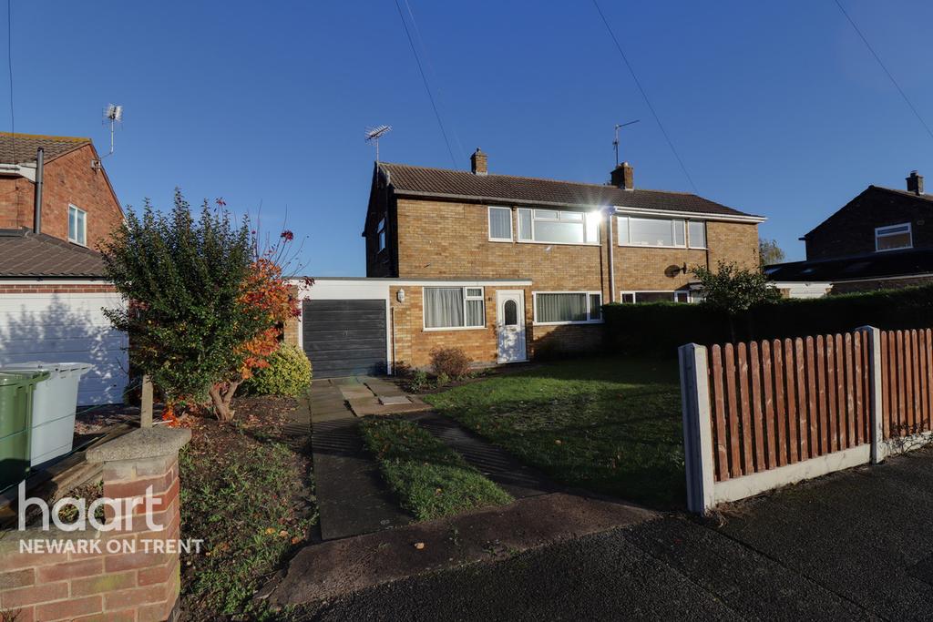Wordsworth Drive, Balderton 3 bed semidetached house for sale £235,000