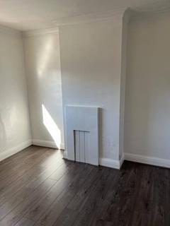 1 bedroom in a flat share to rent - Chadwell Heath, RM6