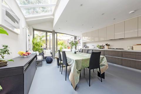 5 bedroom terraced house to rent, Gayville Road, SW11