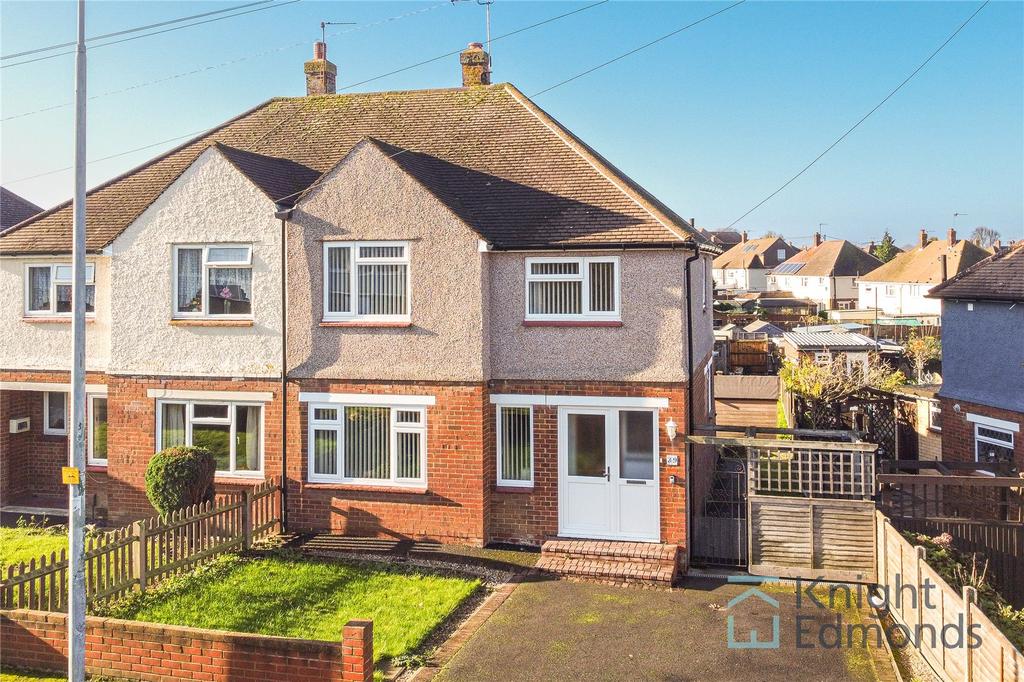 Oxford Road, Maidstone, Kent, ME15 3 bed semidetached house £350,000
