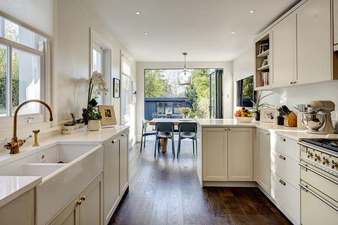 39 Sarre Road, London, NW2 3SN