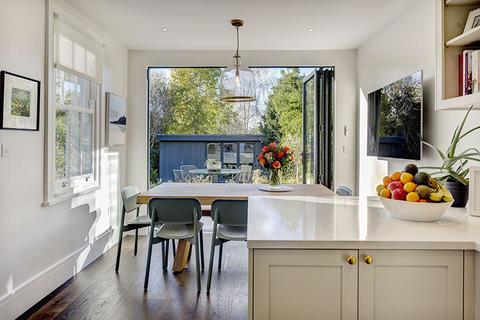 39 Sarre Road, London, NW2 3SN