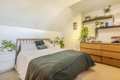 2 bedroom flat for sale - Lavender Gardens, Battersea