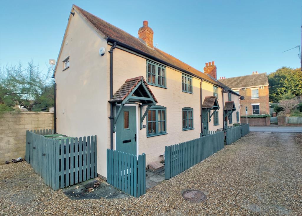 Grove Street, Wantage 2 bed end of terrace house £1,100 pcm (£254 pw)
